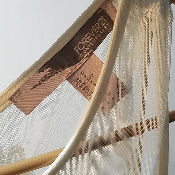 Beautiful white lace dress. - Picture 6 of 8